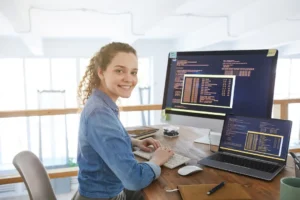 devenvolvedor devops no ambiente de trabalho