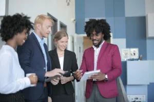 Contratar um líder C-Level exige mais do que análise de currículo. Descubra os critérios estratégicos para evitar erros caros